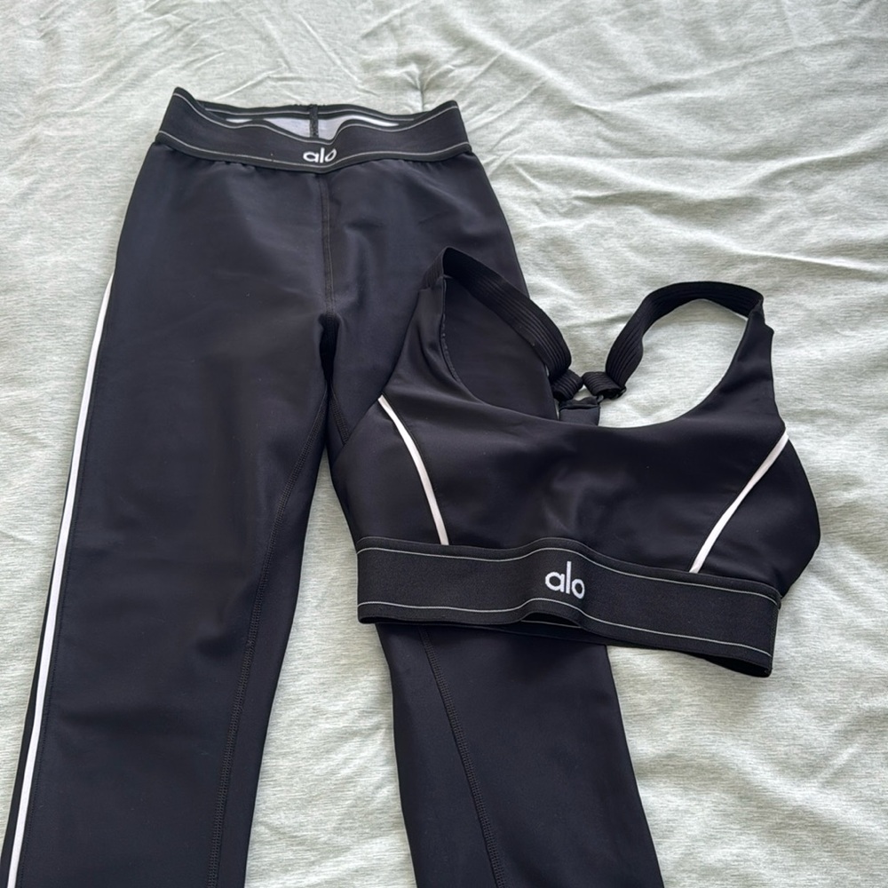Alo Yoga Black Set, Worn a Handful of Time